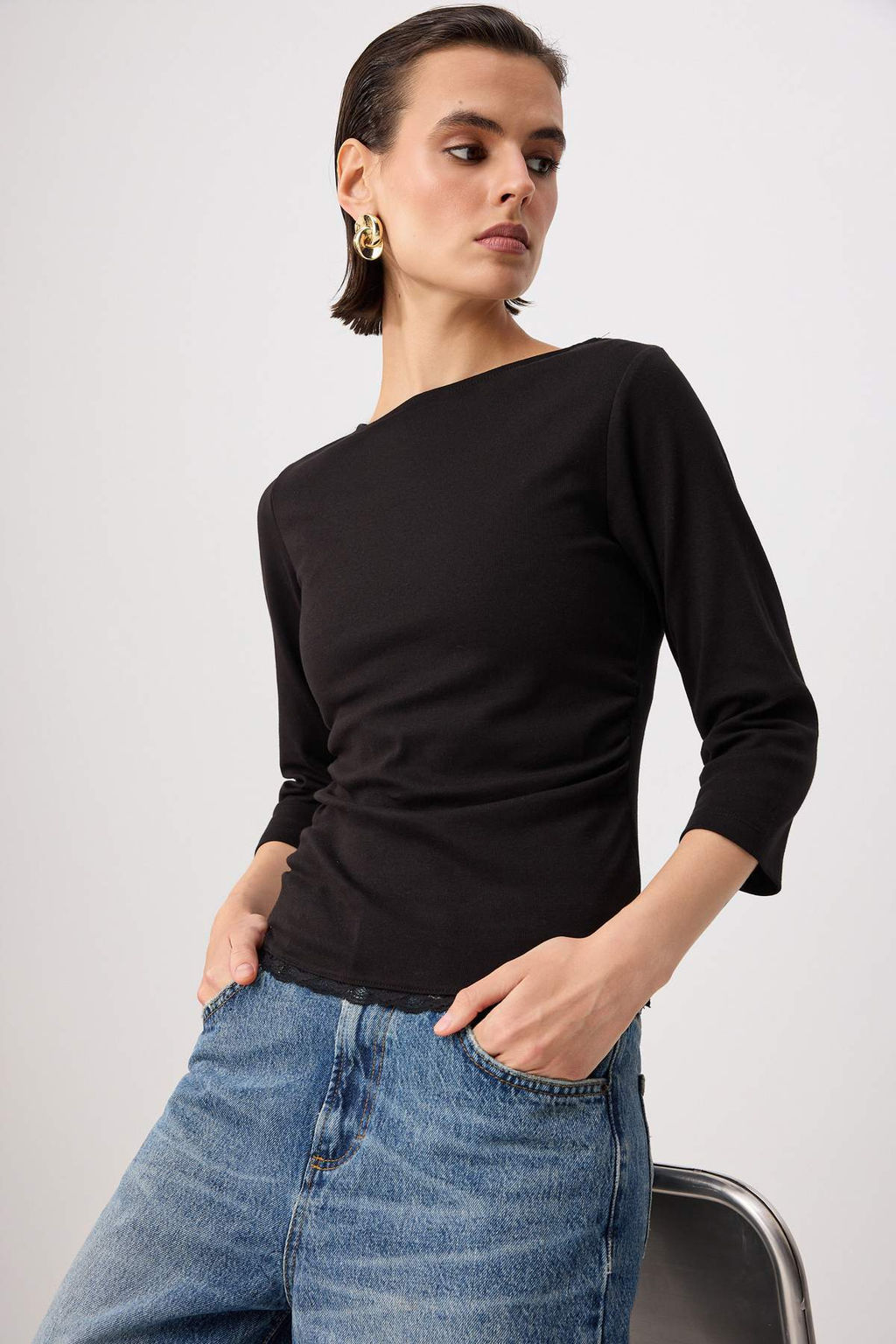 Siyah Dantel Detayl_ Fitted Kay_k Yaka Truvakar Kol Pamuklu Esnek _rme T-Shirt TWOAW27TS00003