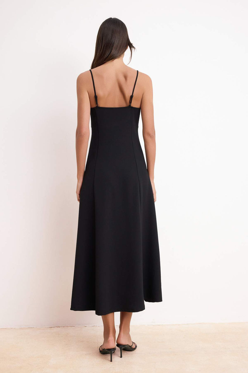 Siyah A-Kesim/Can Form Kalp Yaka Kolsuz Maxi Scuba Krep Orme Elbise TWOSS26EL00262 - Trendyolmilla фото 4