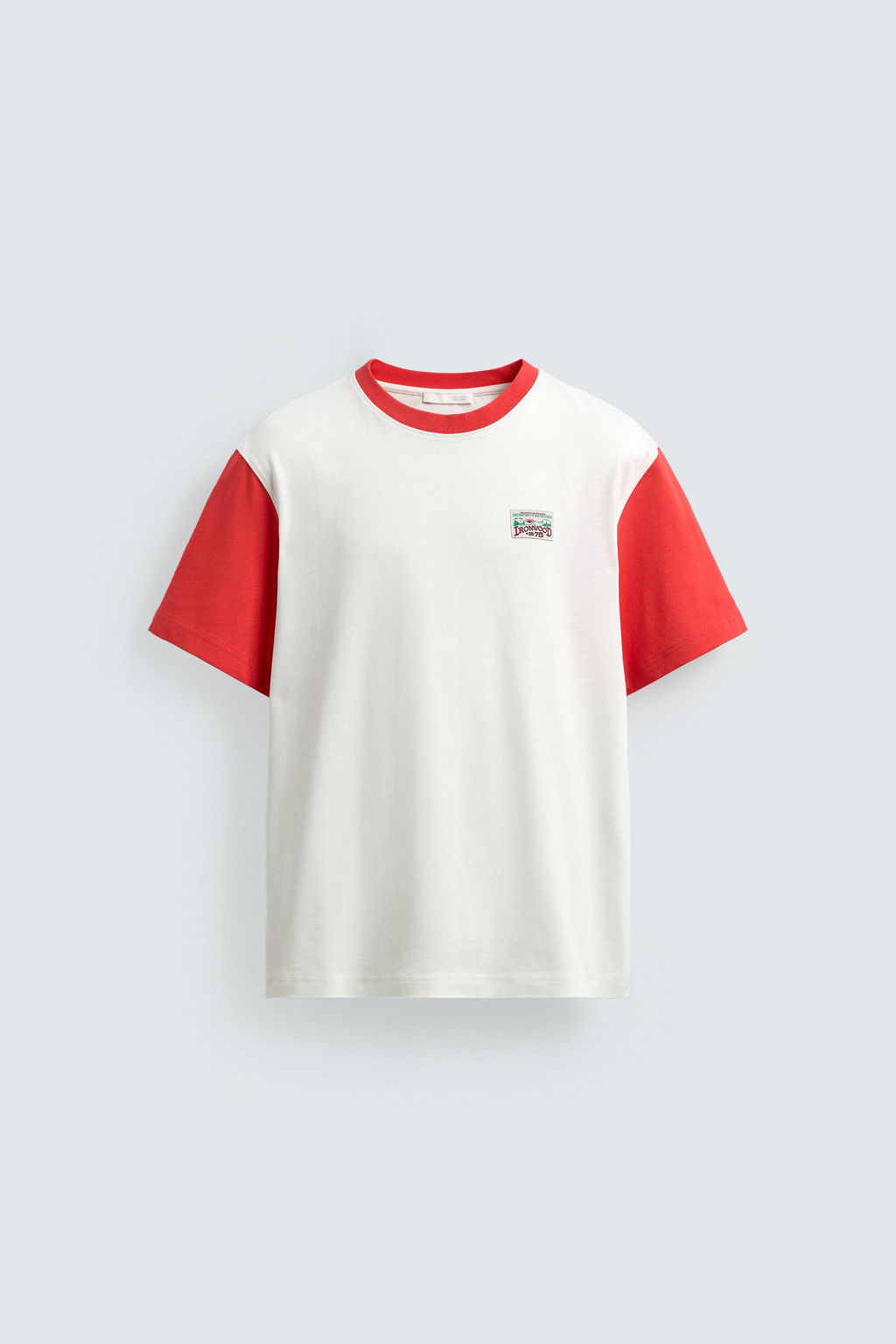 CAMISETA COLOR BLOCK PARCHE COMBINADO / Blanco roto