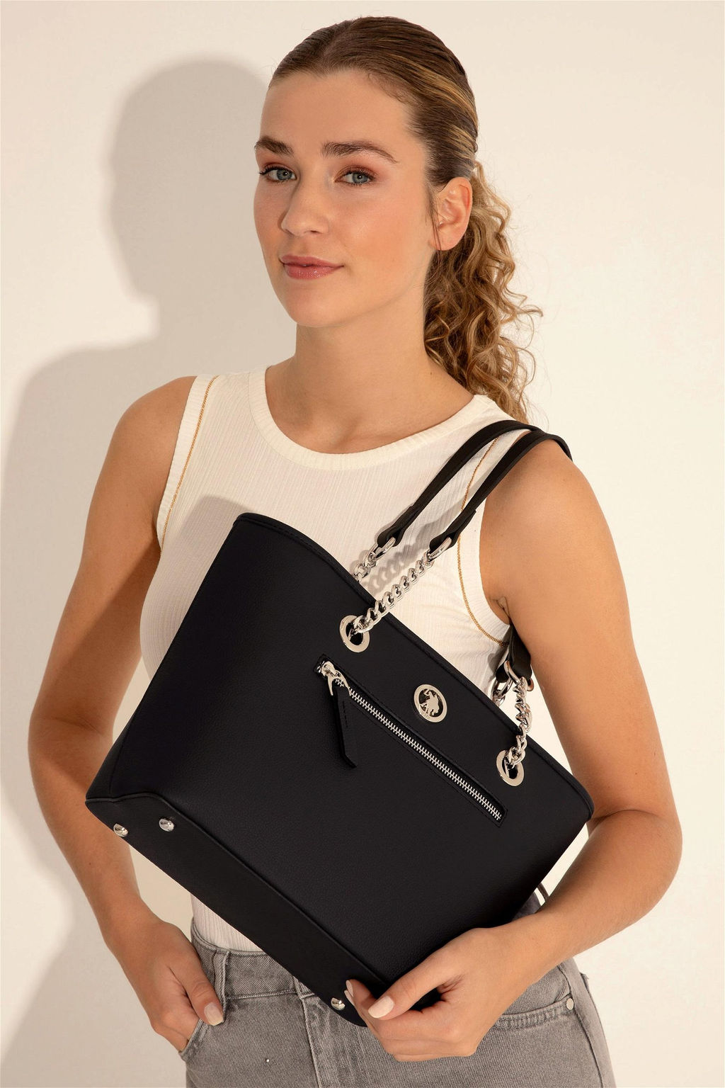Женская черная сумка Неожиданная скидка в корзине