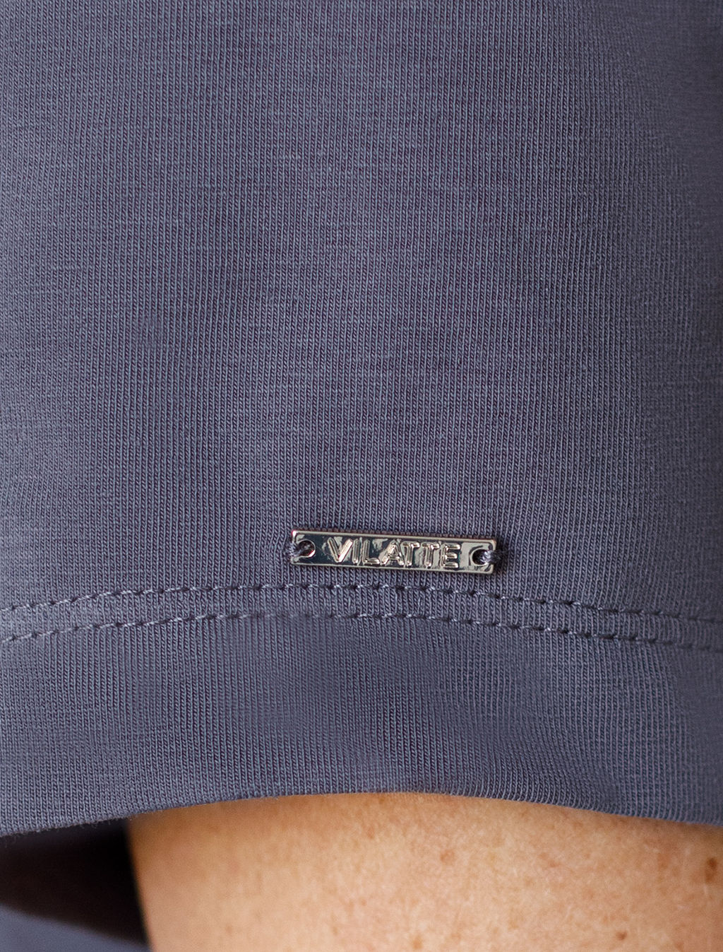 D49.096 Футболка женская т.серый