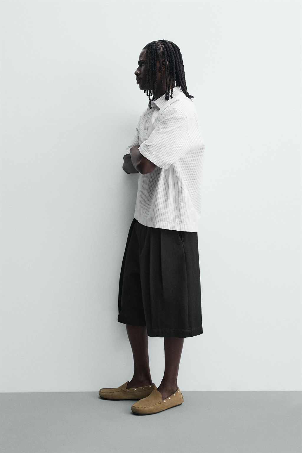BERMUDA RELAXED FIT PLIEGUES / Negro - Zara фото 4