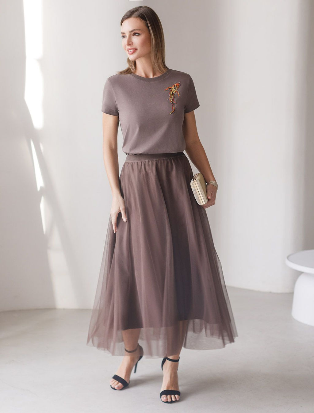 Нарядная футболка с принтом пайетками