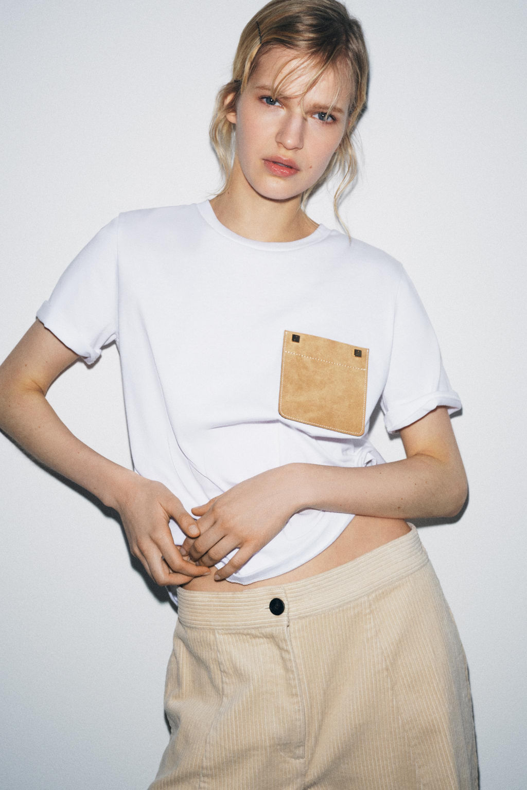 CAMISETA BOLSILLO CONTRASTE / Blanco - Zara фото 2