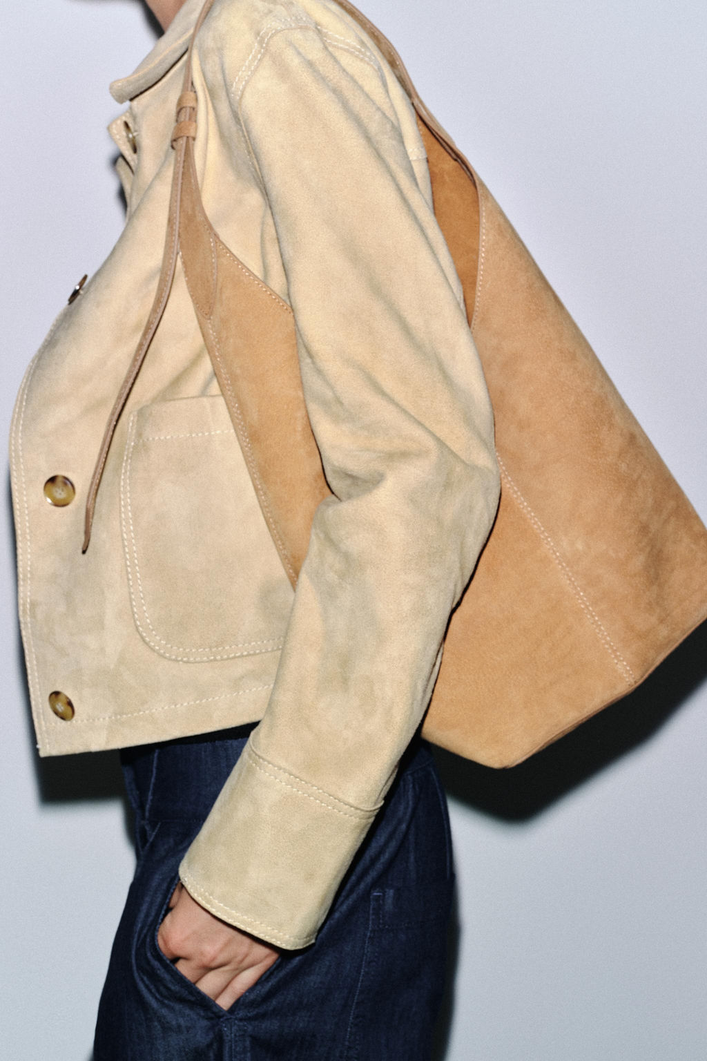 LEATHER MAXI BUCKET BAG WITH HANDLE DETAIL - Zara фото 2