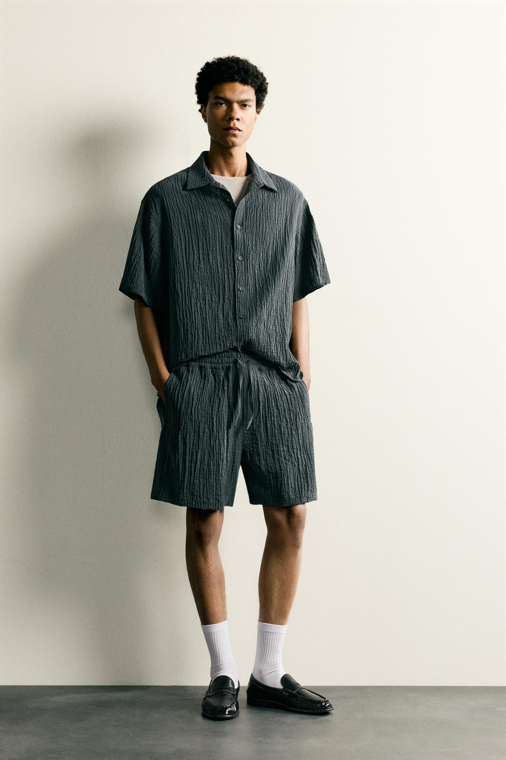 BERMUDA RELAXED FIT RELIEVE / Azul