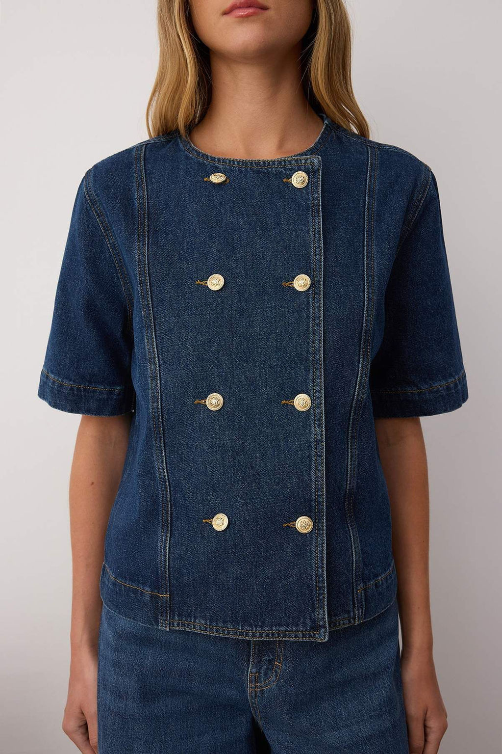 Koyu Mavi Dugme Detayl? K?sa Kol Denim Ceket TWOAW26CE00005 - Trendyolmilla фото 3