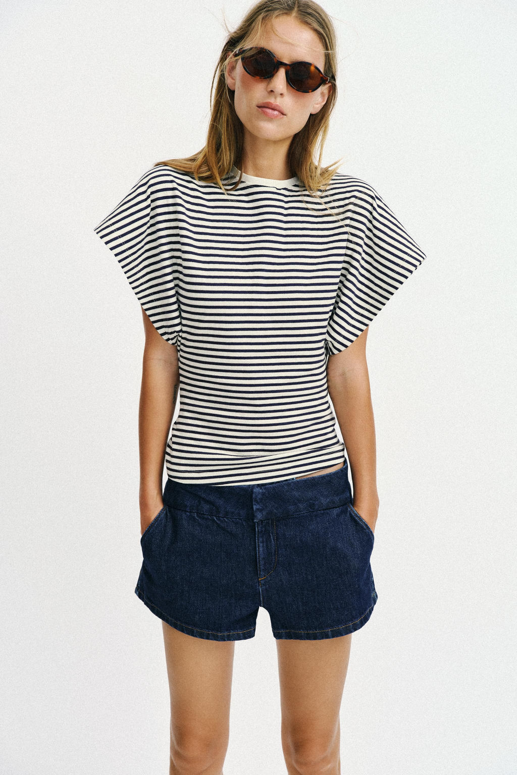CAMISETA ENTALLADA RAYAS / Rayas