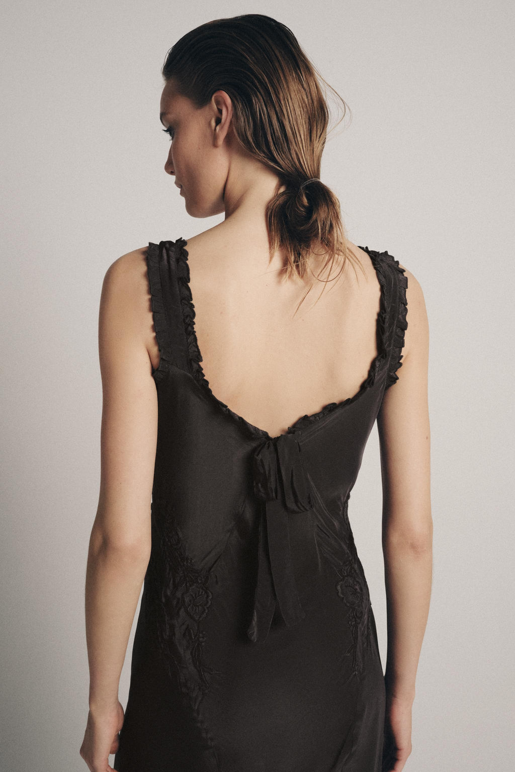 VESTIDO LARGO BORDADOS ZW COLLECTION / Gris antracita - Zara фото 5