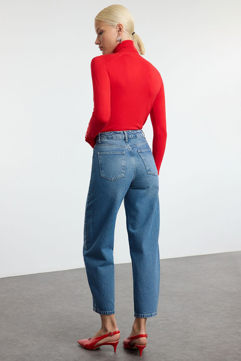 TRENDYOLMILLA Beyaz Yuksek Bel Barrel Baggy Jeans TWOSS23JE00295  фото 13