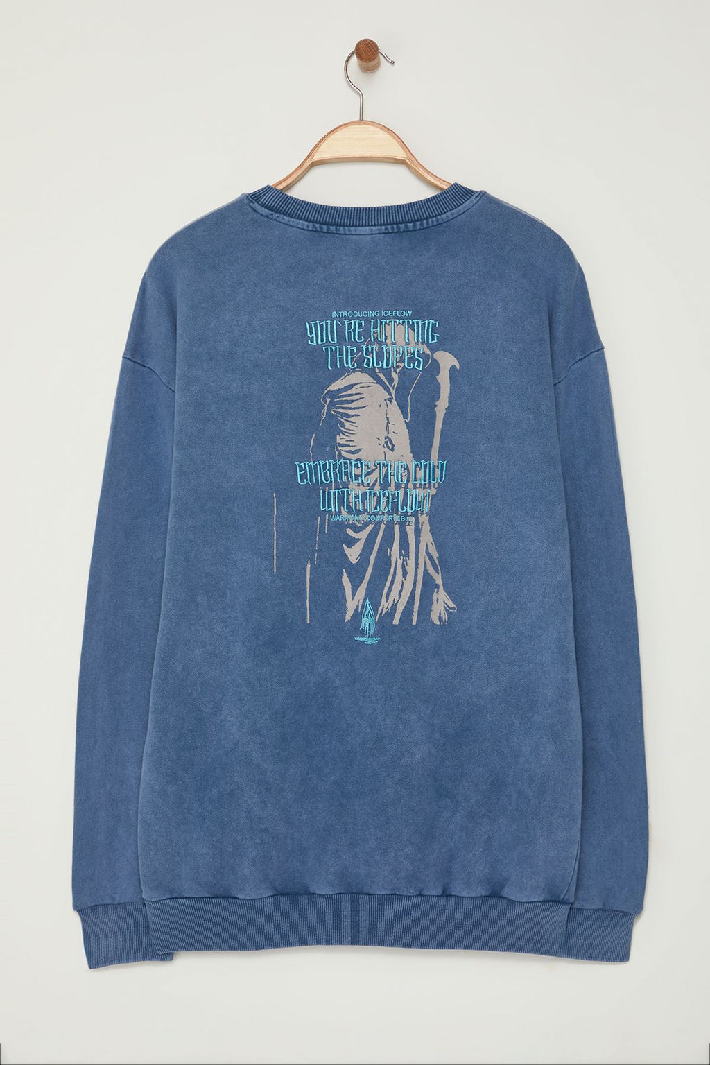 Indigo Oversize/Genis Kesim Soluk Efektli Mistik Temal? Sardonsuz Sweatshirt TMNAW24SW00189