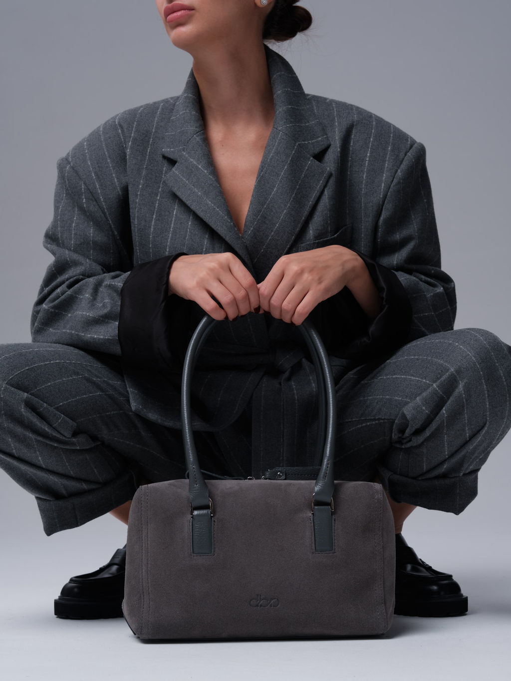 Замшевая сумка Cube DBR 31333 серый замок  фото 2