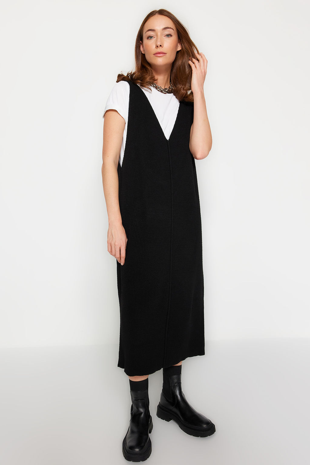 TRENDYOLMILLA Siyah Maxi Triko V Yaka Jile Elbise TWOAW24EL00011