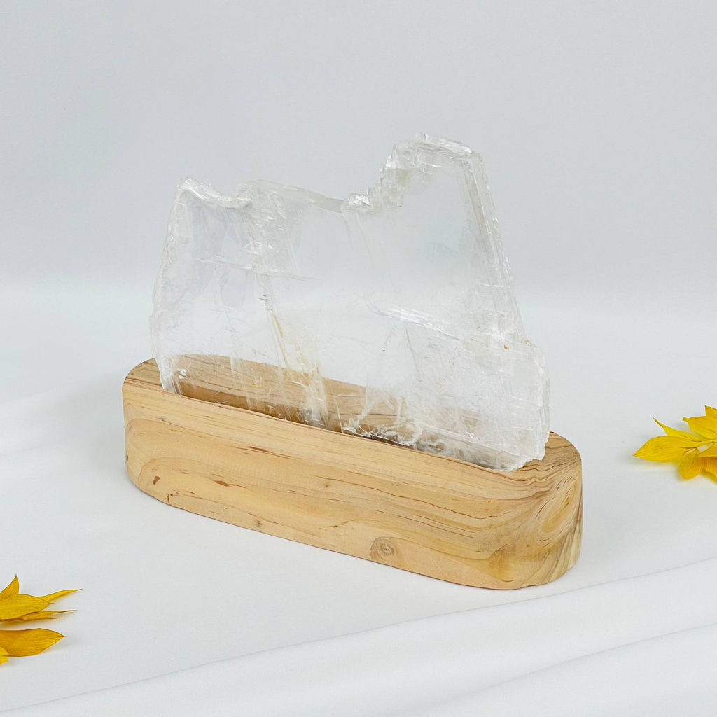 Срез Селенита на подставке - Радуга самоцветов фото 3