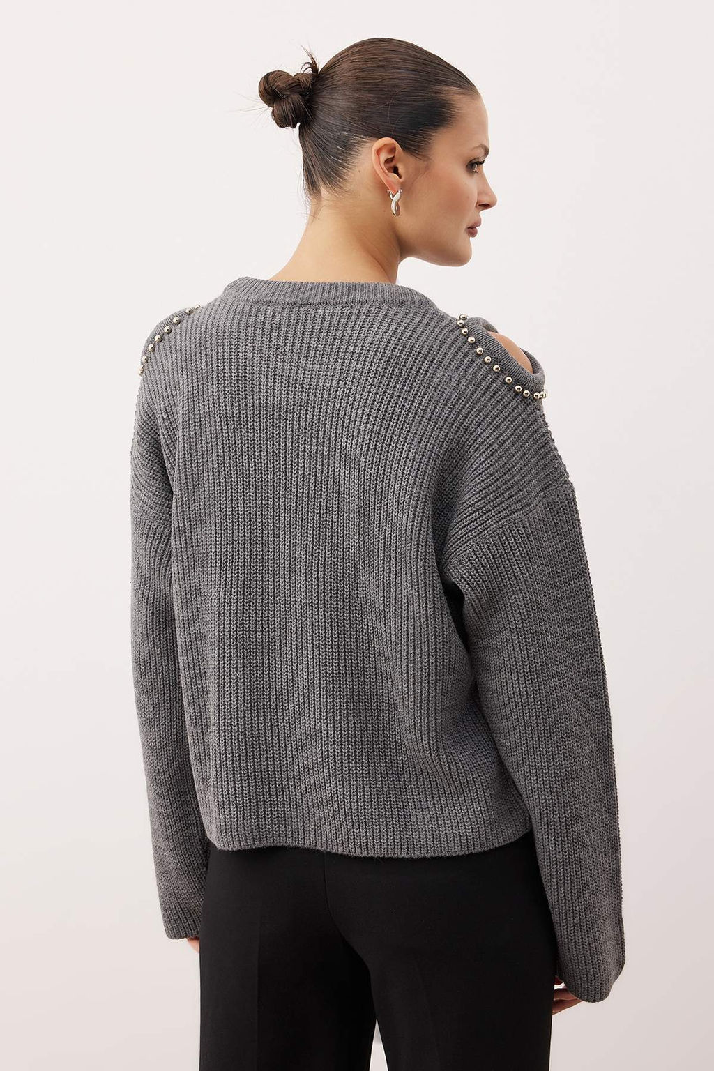 Siyah Omuz Cut Out/Pencere Detayl? Inci Islemeli Triko Kazak TWOAW26KZ00185 - Trendyolmilla фото 8