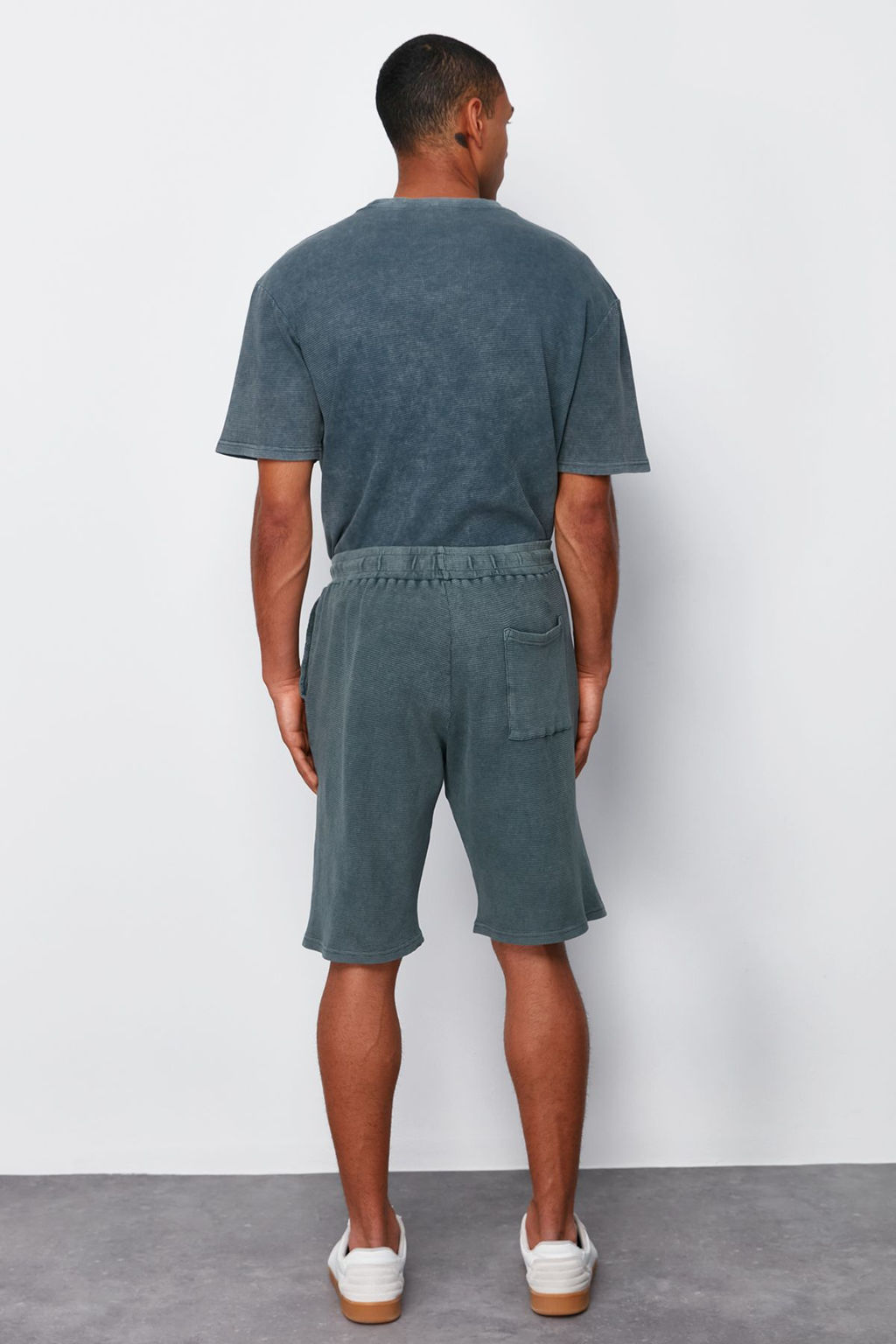 Antrasit Oversize/Genis Kesim Eskitme/Soluk Efektli Dokulu Lastik Belli Waffle Sort TMNSS24SR00047 - Trendyolmilla фото 6