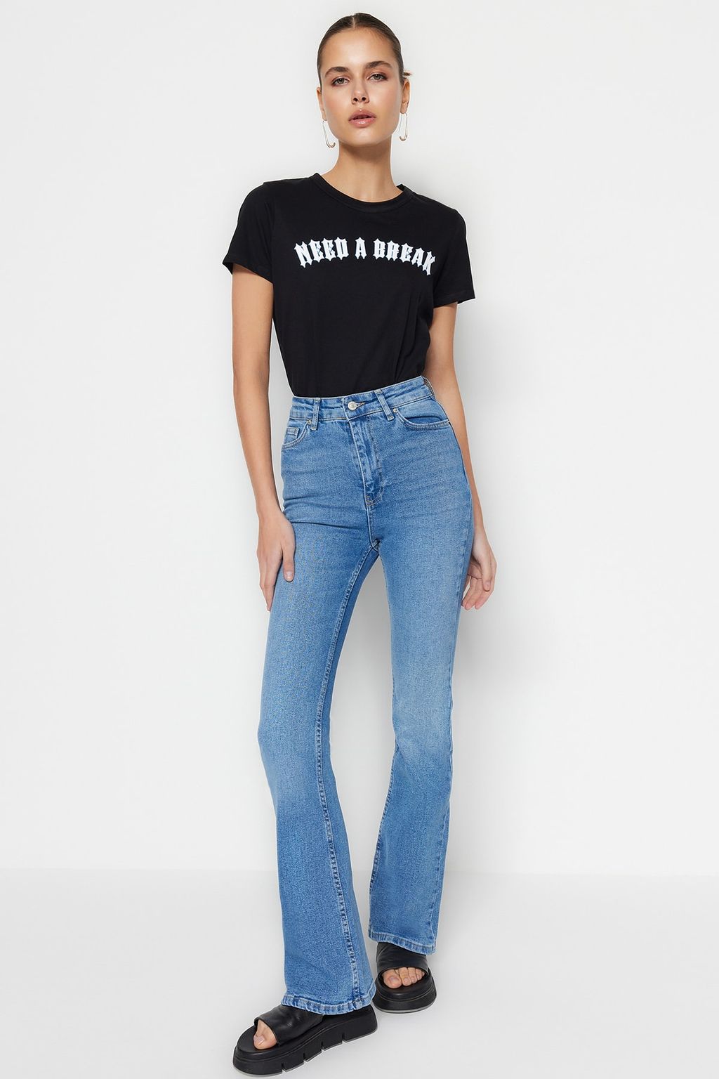 TRENDYOLMILLA Siyah More Sustainable Yuksek Bel Flare Jeans TWOSS23JE00063  фото 5