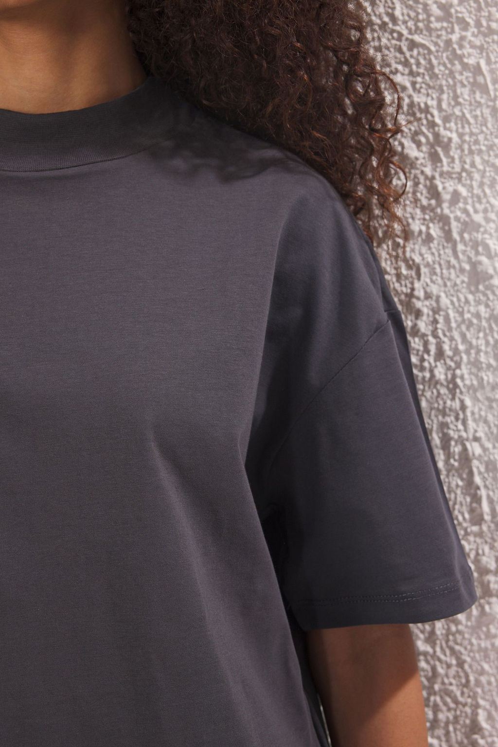 Antrasit %100 Kal?n Pamuklu Dik Yaka Truvakar Kol Orme T-Shirt TWOSS24TS00074