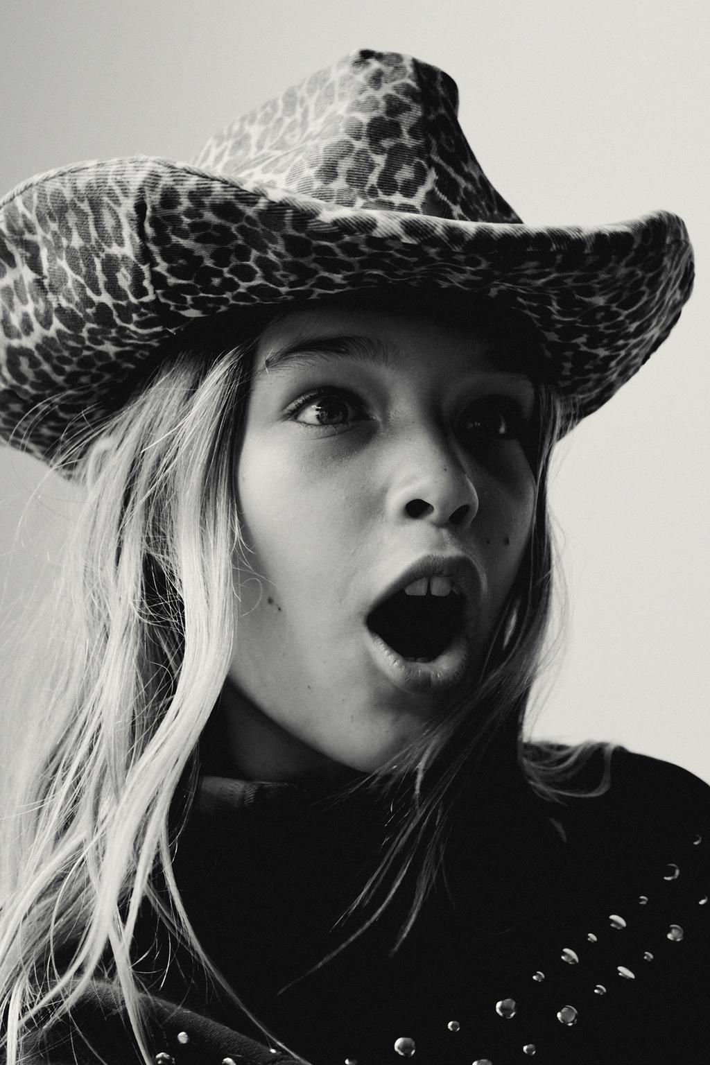 SWEATSHIRT WITH STUDS - Zara фото 3