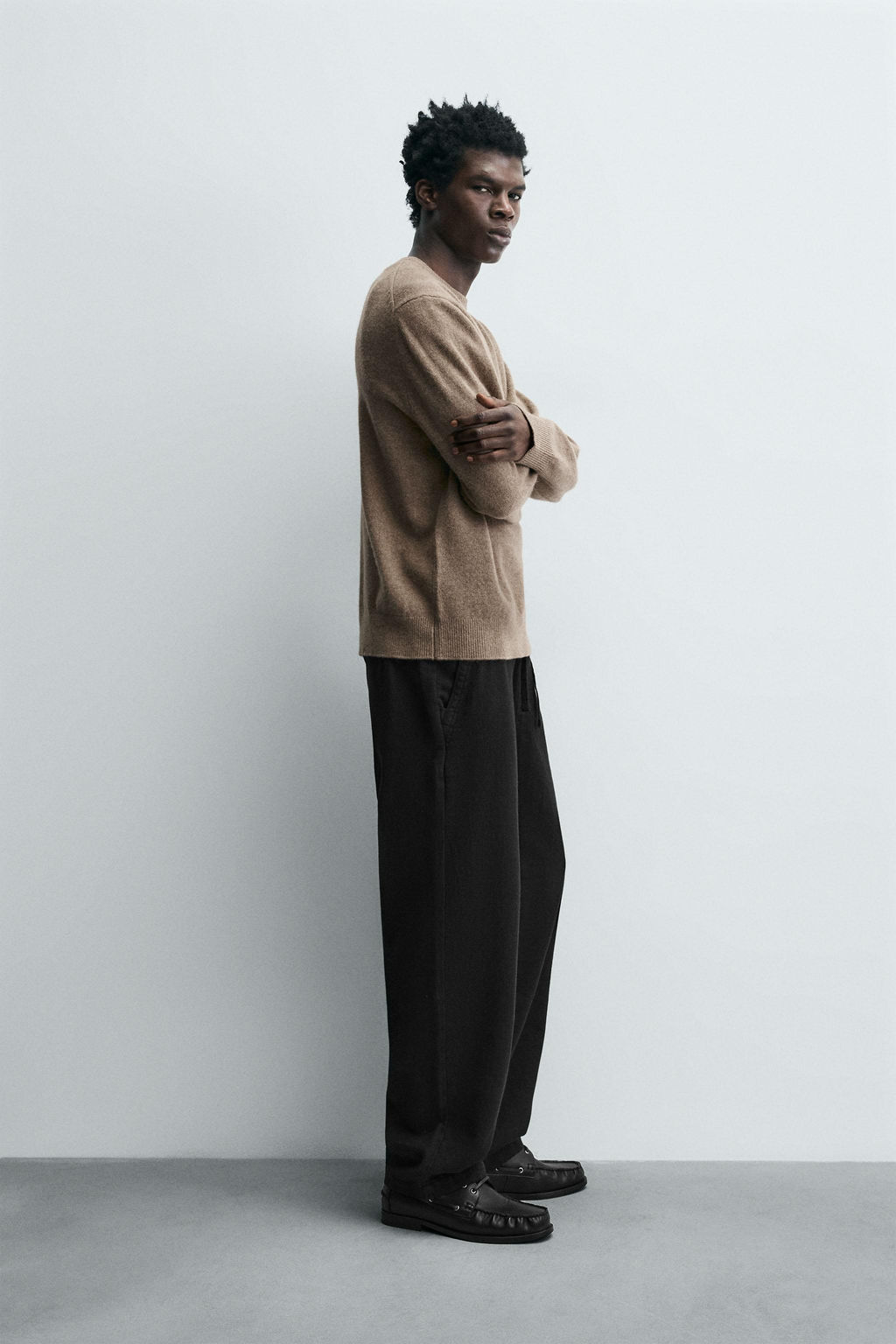 PANTAL?N RELAXED FIT ESTRUCTURA / Negro - Zara фото 4