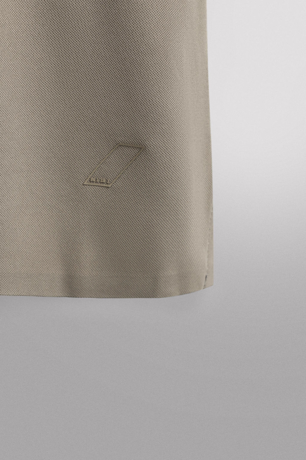 CAMISETA T?CNICA ESTRUCTURA PIQU? / Piedra