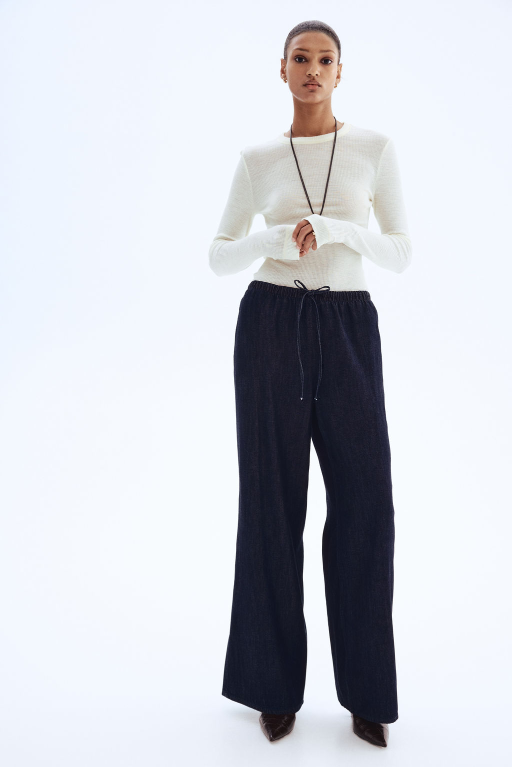 Pantal?n denim con cord?n de ajuste Feather Soft - H&m фото 5