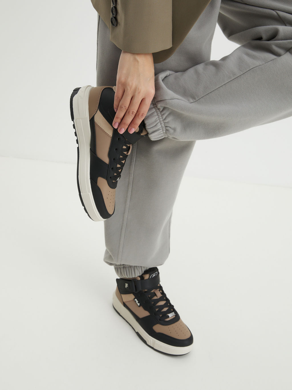 Женские высокие кеды FILA FX-1000 MID WNTR W Артикул 4126737, серо-бежевый