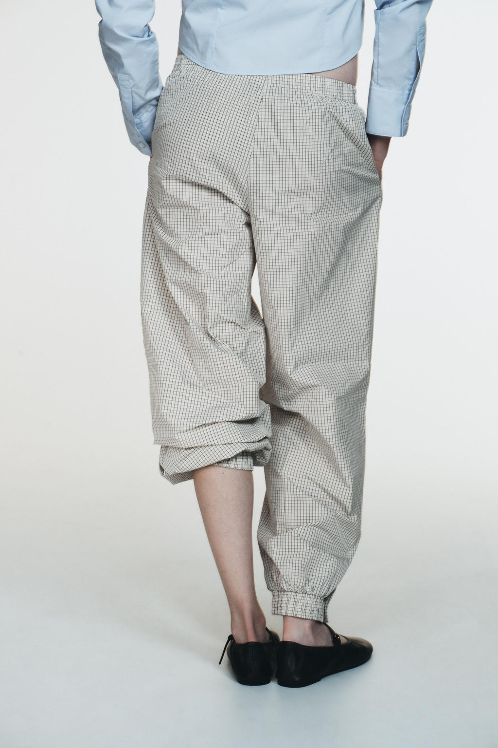 CHECK NYLON SAROUEL TROUSERS - Zara фото 13