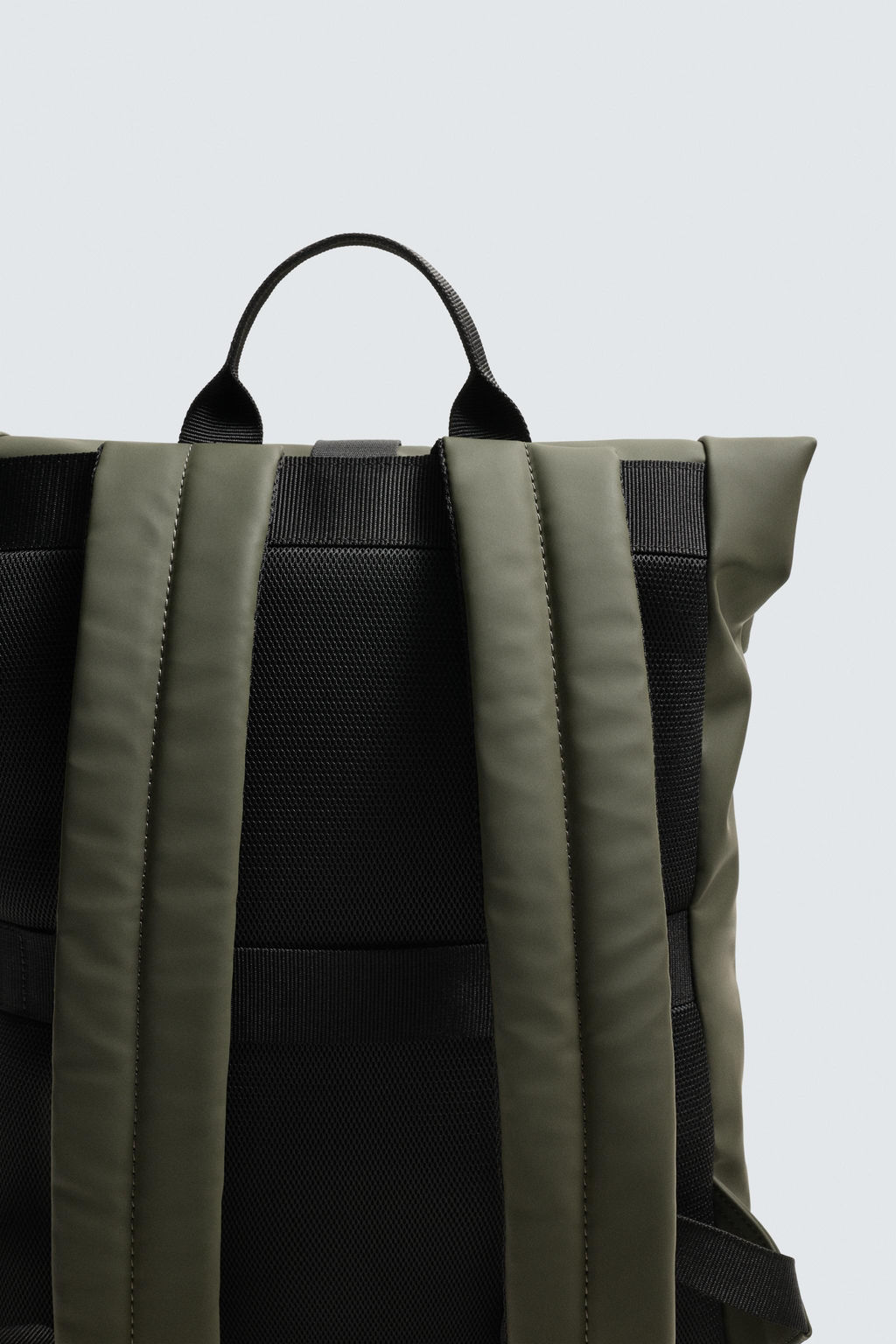 MOCHILA T?CNICA ENGOMADA / Negro - Zara фото 6