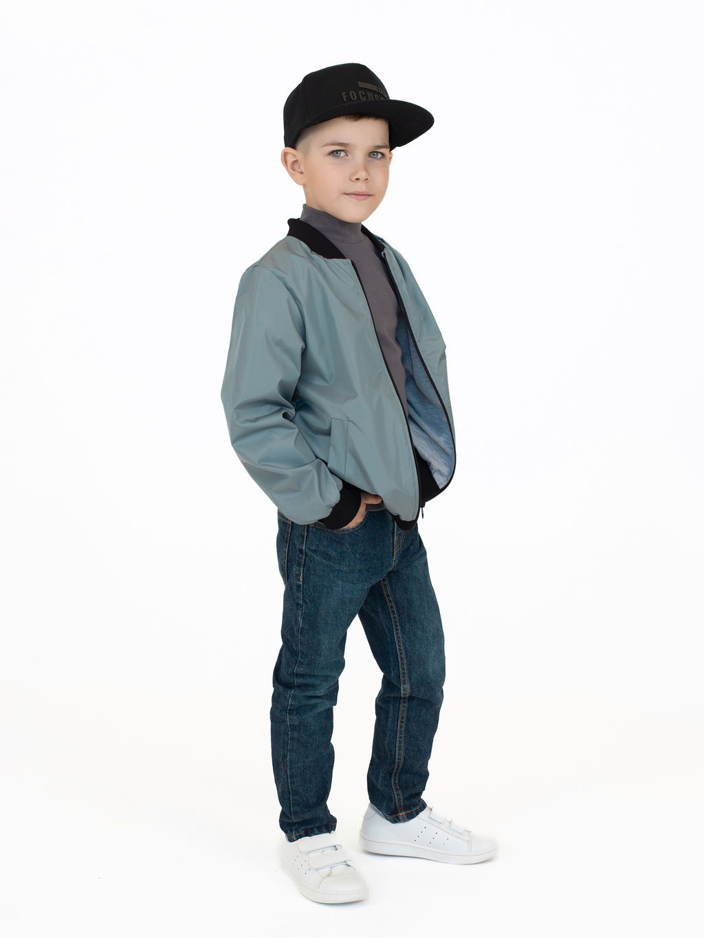 Ветровка детская светлосерая