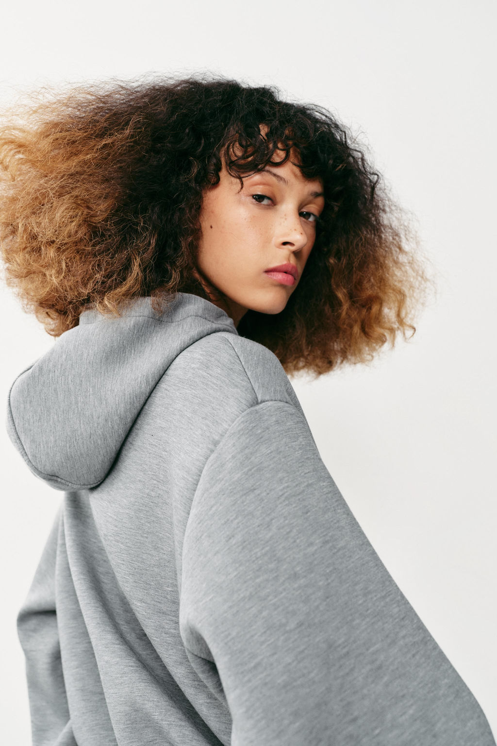 SUDADERA BOMBER CAPUCHA / Gris vigor? - Zara фото 5