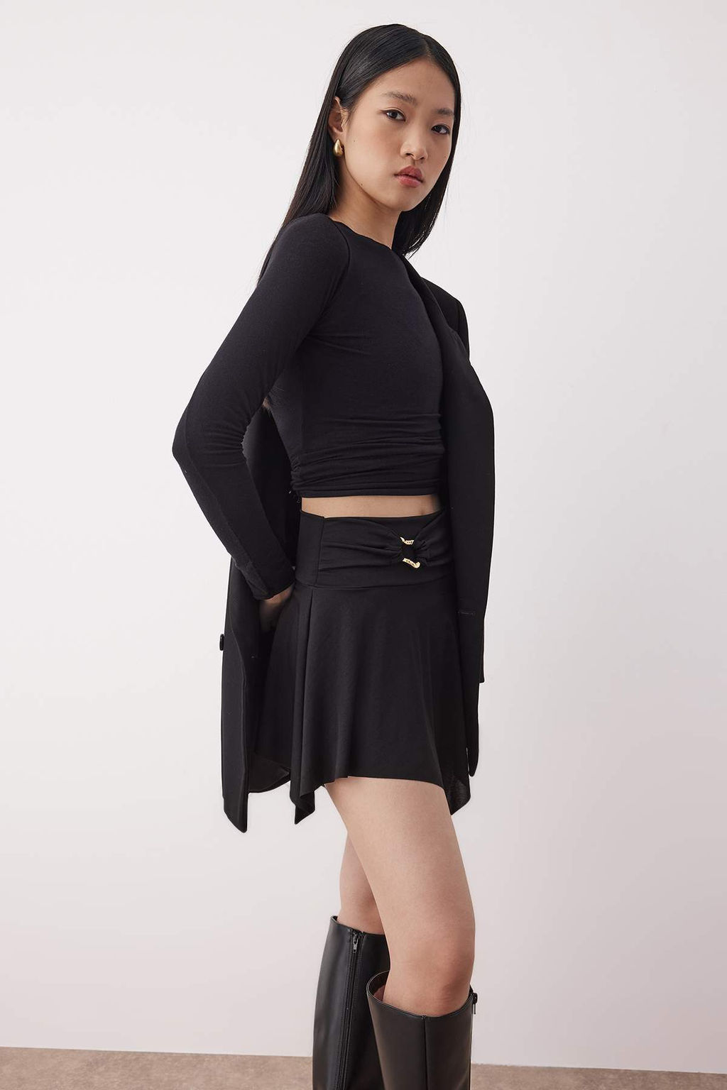 Siyah Asimetrik Aksesuar Detayl? Mini Orme Etek TWOSS25ET00214 - Trendyolmilla фото 2