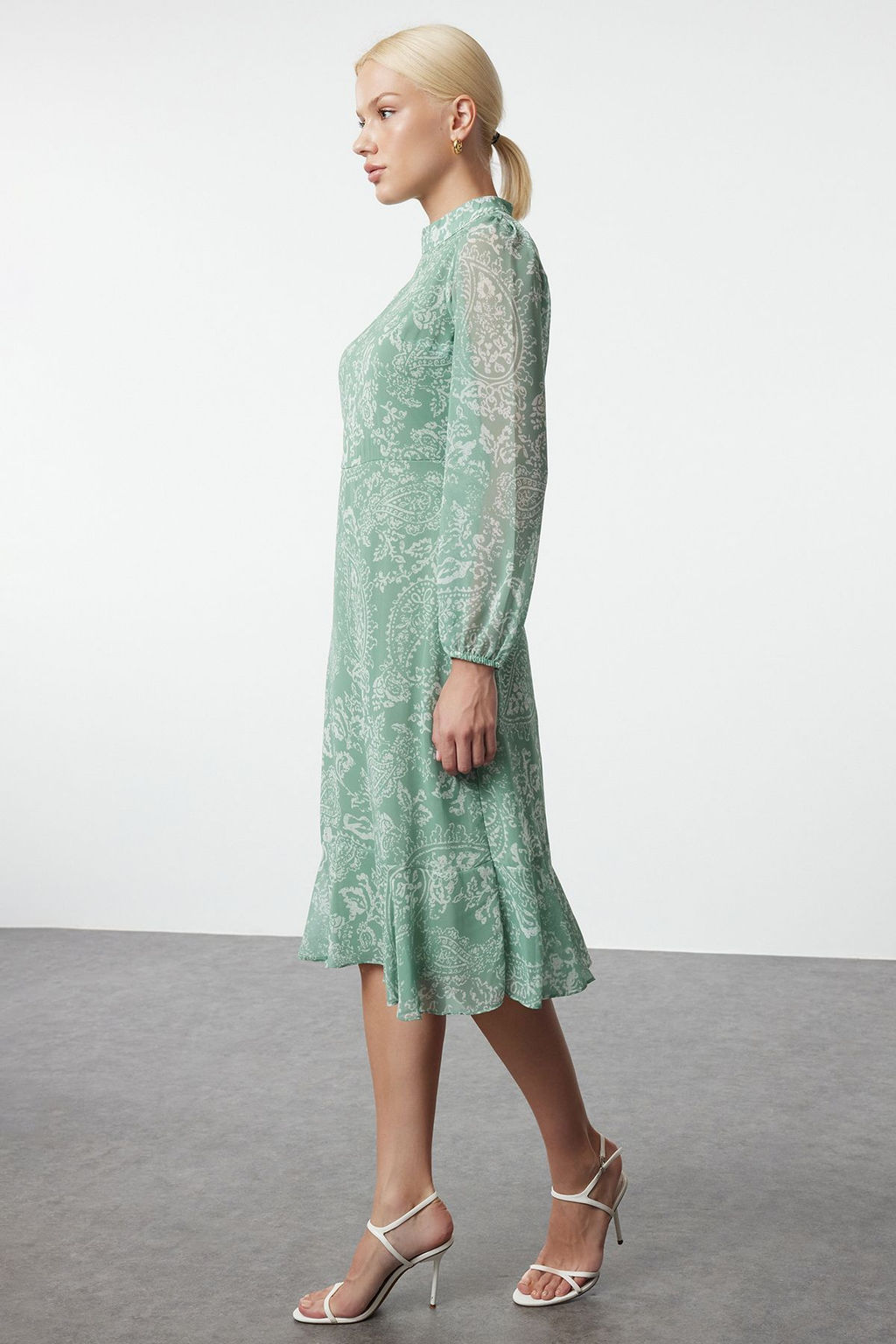 TRENDYOLMILLA Camel Dik Yakal? Etegi Volanl? Sifon Dokuma K?sl?k Elbise TWOAW20EL1313 фото 60