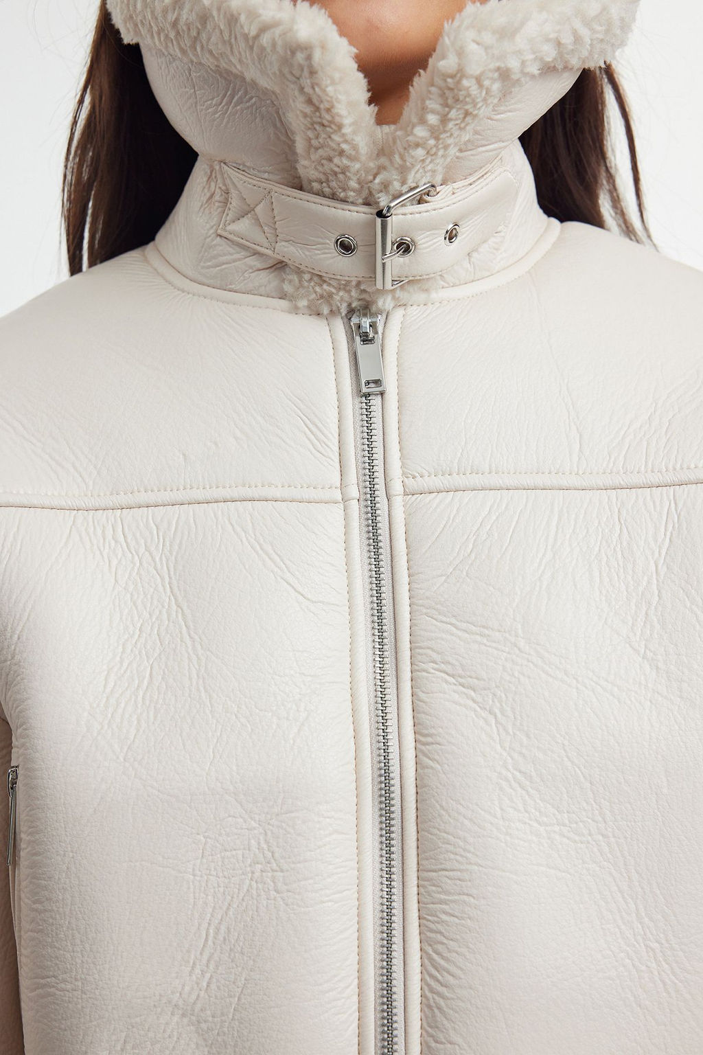 Trendyolmilla Ekru Pelus Detayl? Suni Deri Biker Ceket Mont TWOAW24MO00279  фото 4