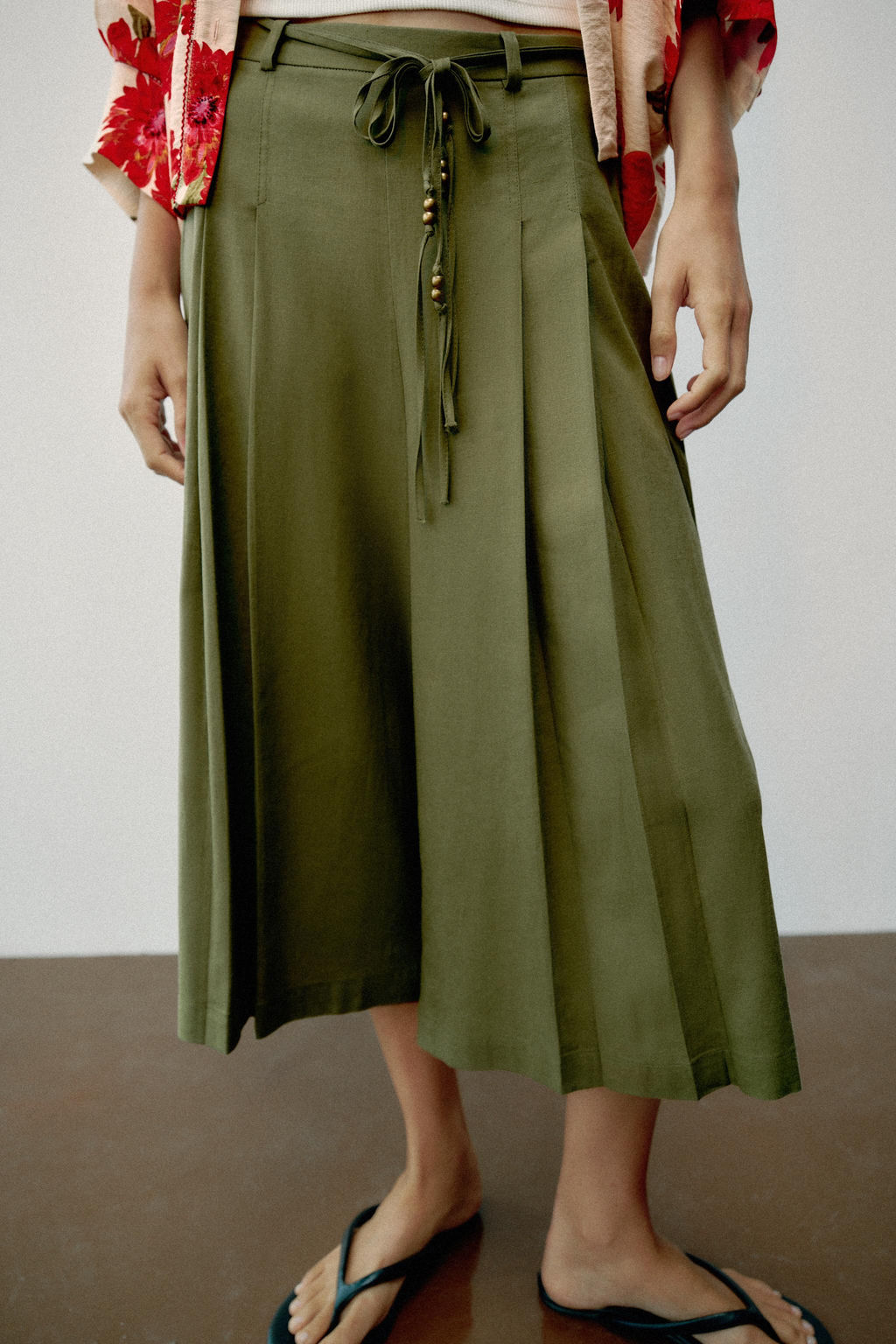 BERMUDA LARGA CINTUR?N ABALORIOS / Khaki - Zara фото 2