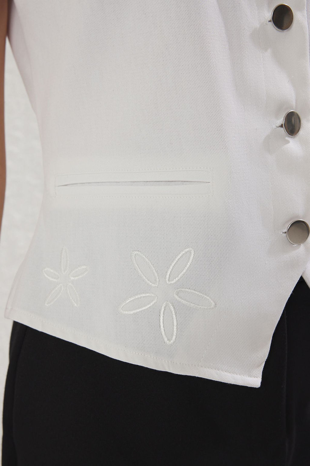 Trendyolmilla Beyaz Fitted Nak?sl? Pamuklu Dokuma Yelek TWOSS25YE00112 фото 4