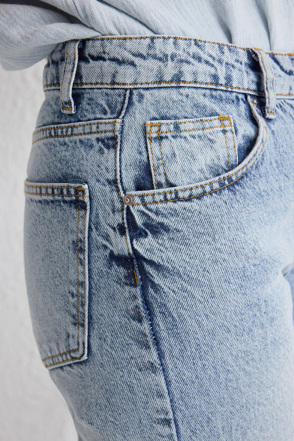 Ac?k Mavi Pacas? Kesikli Normal Bel Wide Leg Jeans TWOSS25JE00064 - Trendyolmilla фото 4