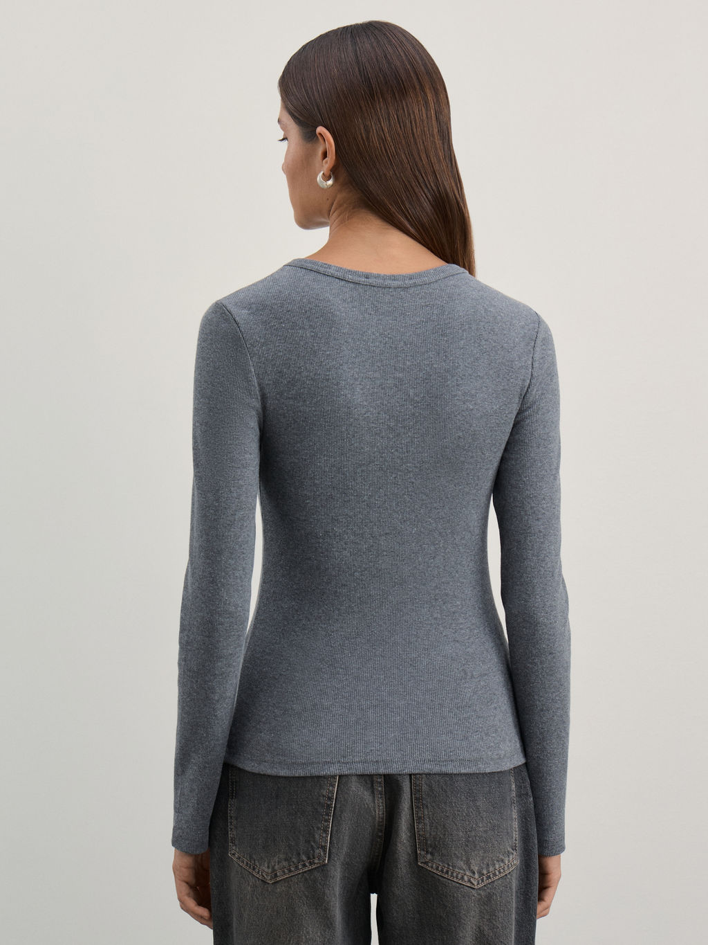 Базовый лонгслив в риб из хлопка / Zarina  фото 5