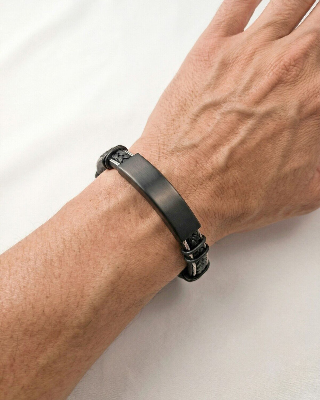 Браслет из стали на кожаном ремешке