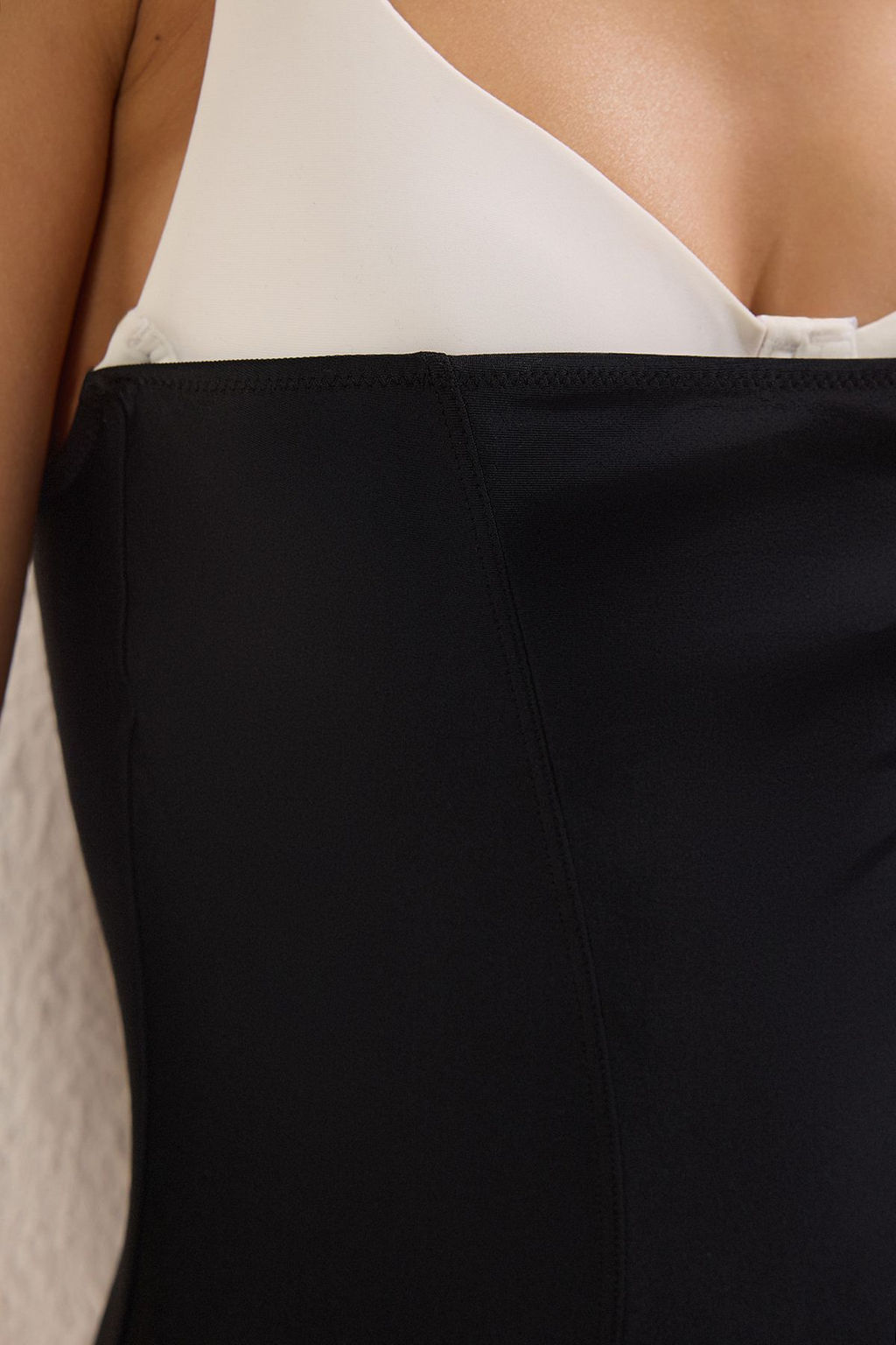 TRENDYOLMILLA Siyah Balkonet Colour Block Regular Mayo TBESS25MA00012 фото 3