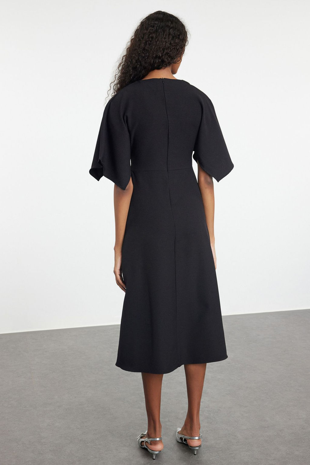Siyah Melek Kol Detayl? A Kesim Etegi Volanl? Midi Dokuma Elbise TWOAW25EL00189 - Trendyolmilla фото 5