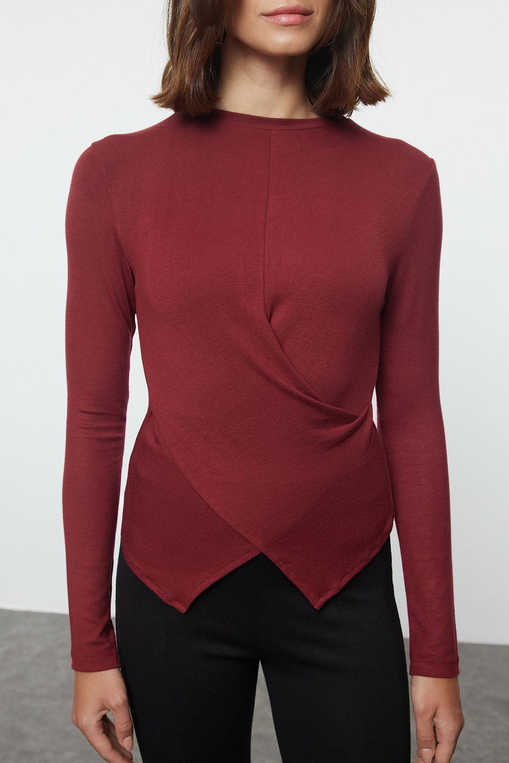 Trendyolmilla Siyah Kruvaze Buzgu/Drape Detayl? Slim/Vucuda Oturan Orme Bluz TWOAW25BZ00216 фото 7