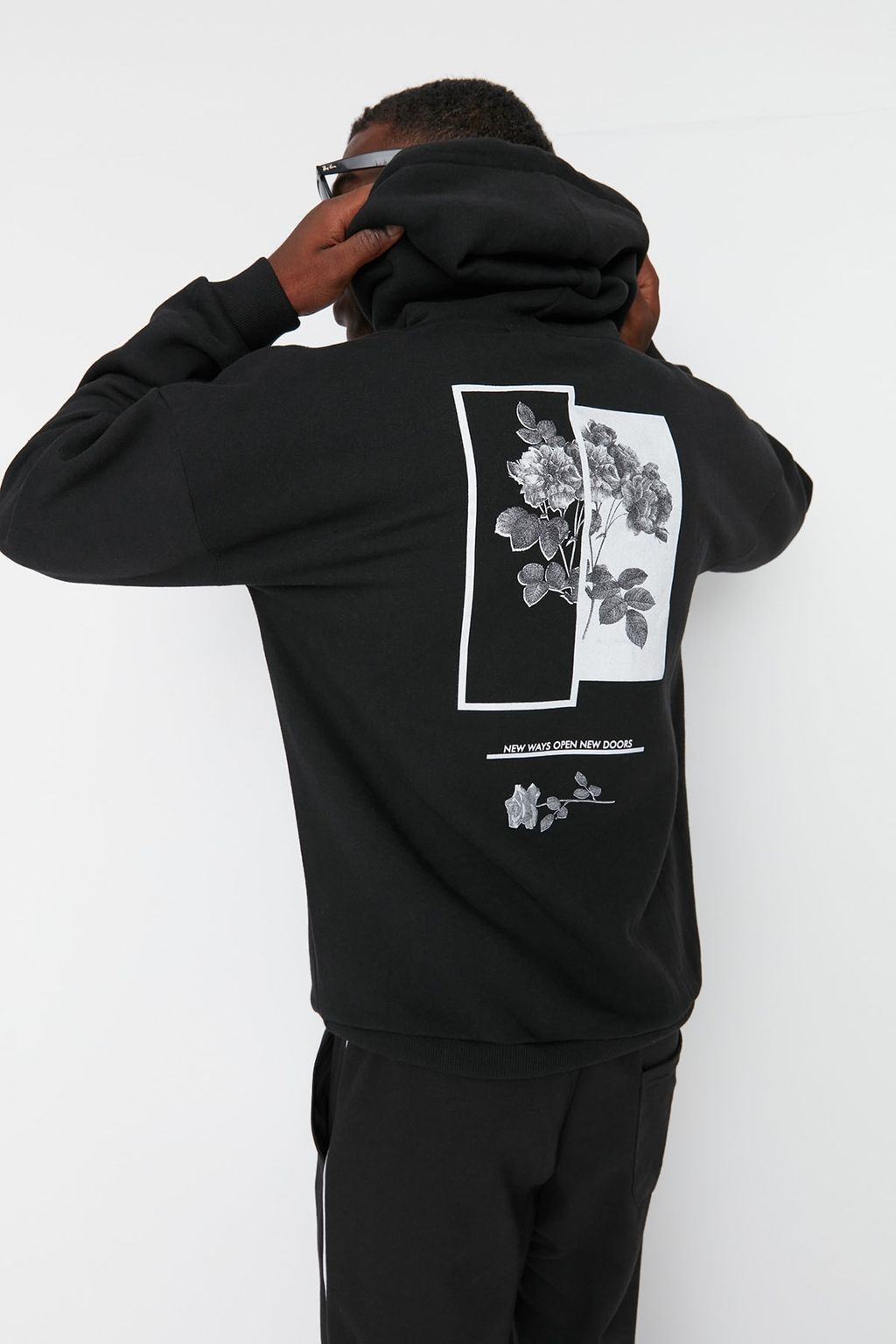 TRENDYOL MAN Siyah Oversize/Genis Kesim Kapusonlu Ici Polar/S?cak Tutan Cicek Bask?l? Sweatshirt TMNAW22SW1651 - Trendyolmilla фото 3