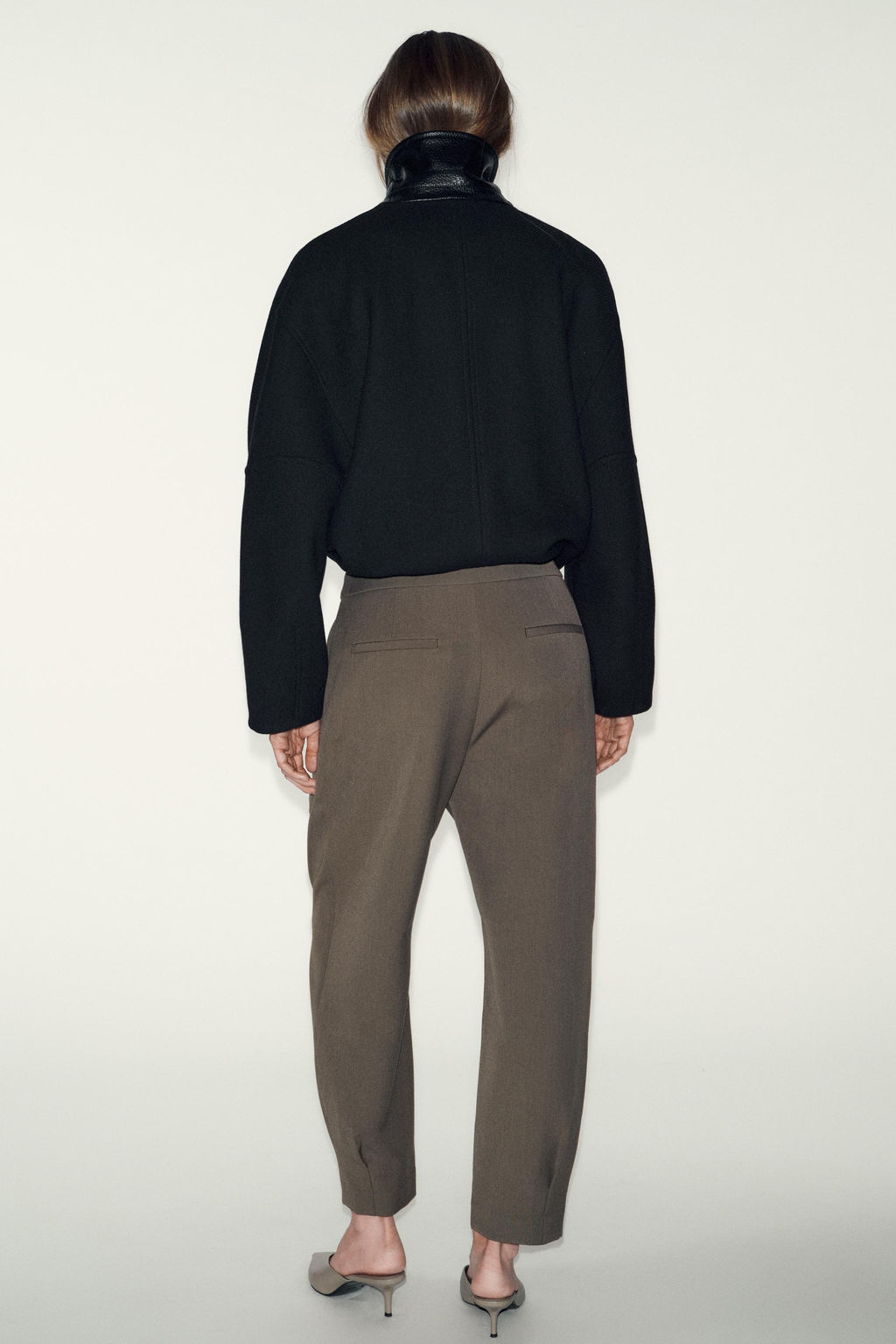 PLEATED CARROT TROUSERS - Zara фото 3