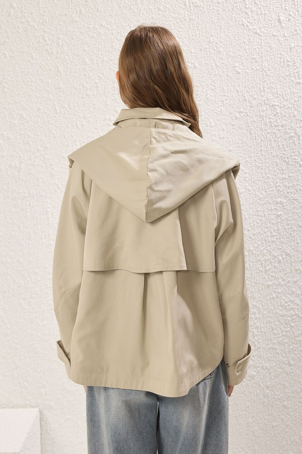 Bej Oversize Baglama Detayl? Kapusonlu Ince Ceket Mont TWOSS25MO00036 - Trendyolmilla фото 4