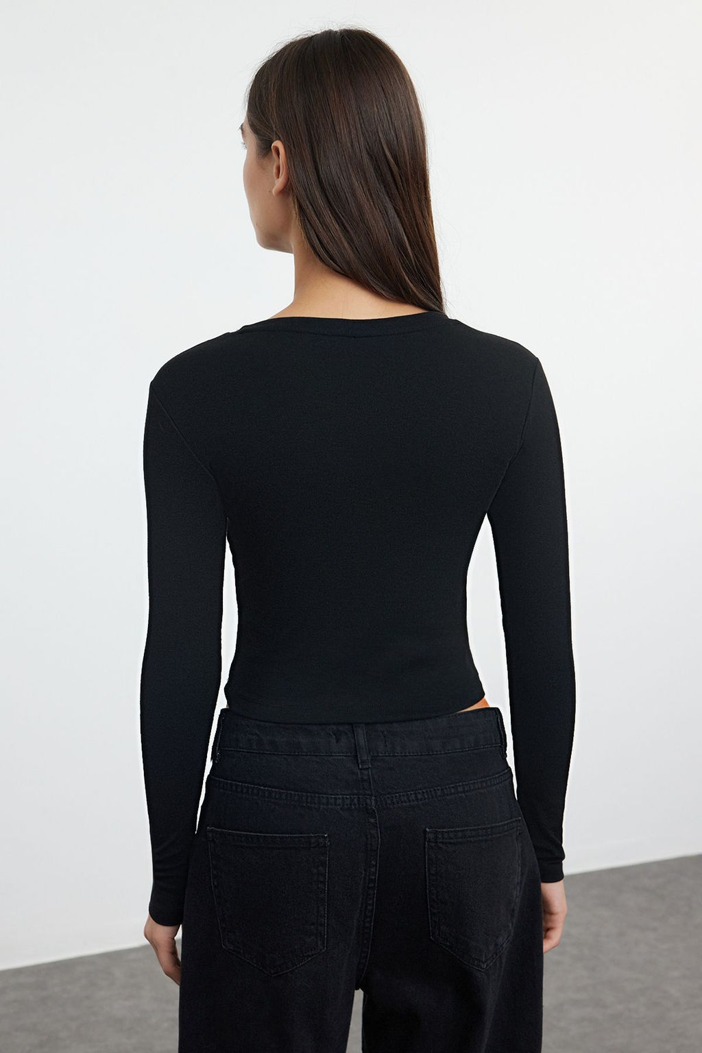 Trendyolmilla Siyah-Ekru Ikili Paket Crop/K?sa Fitted/Vucuda Oturan Orme Bluz TWOAW25BZ00061 фото 10