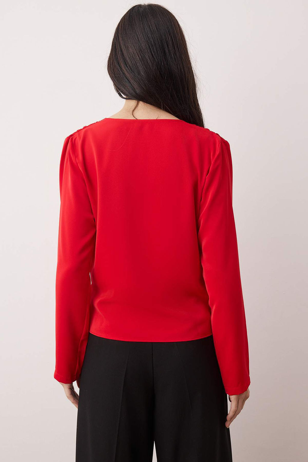 K?rm?z? Kruvaze Saten Dokuma Bluz TWOAW24BZ00423 Beden