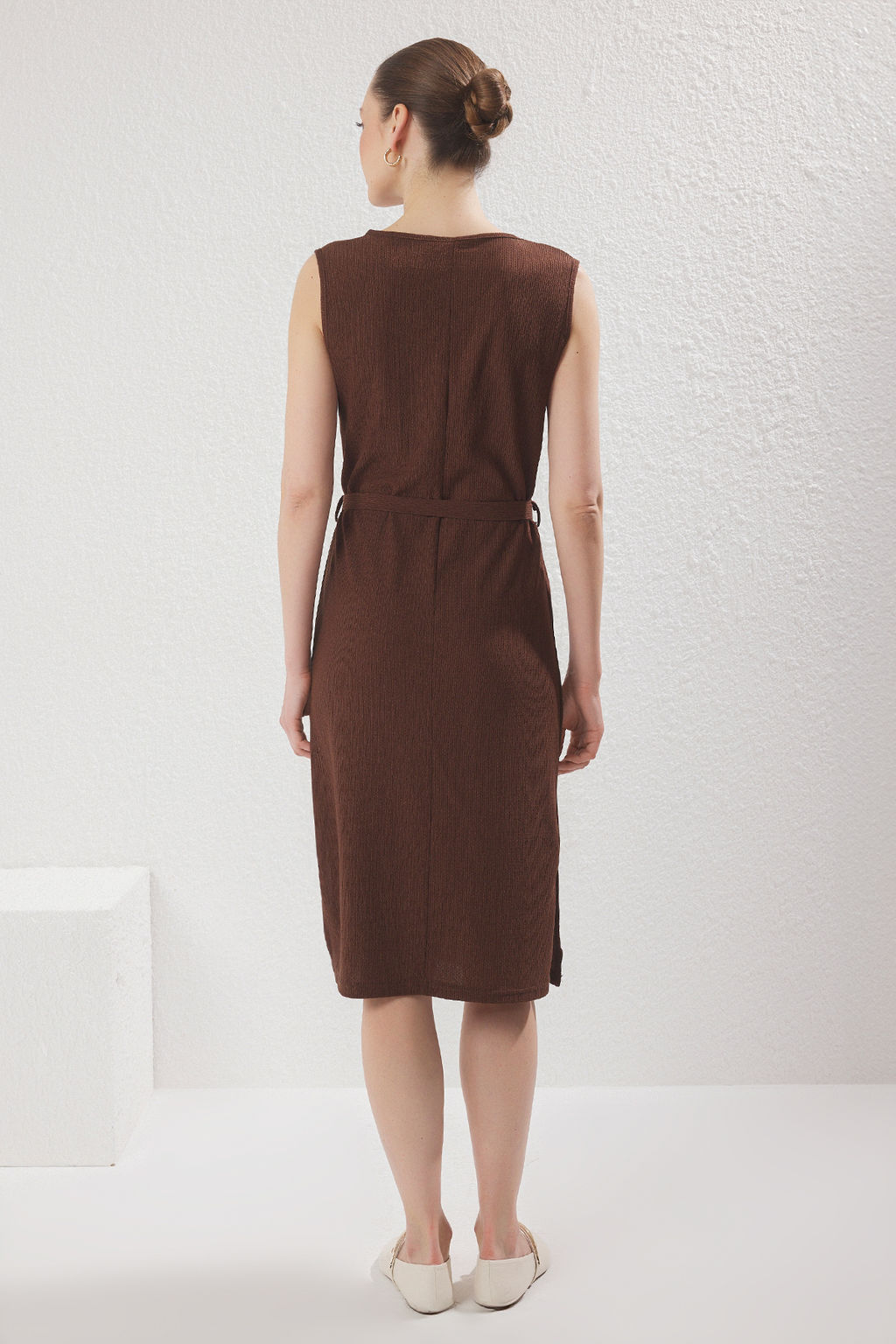 Kahverengi Burumcuk Kemer Detayl? S?f?r Kol Midi Orme Elbise TWOSS25EL00665 - Trendyolmilla фото 4