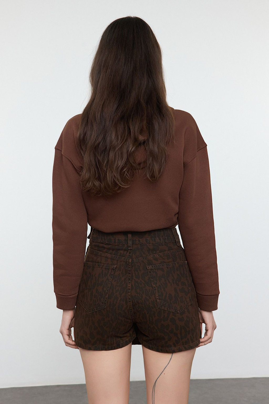 Cok Renkli Leopar Desenli Y?rtmacl? Kahverengi Denim Sort Etek TWOSS23SR00091