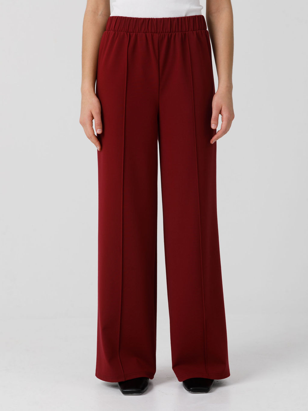 Комплект из футболки и брюк